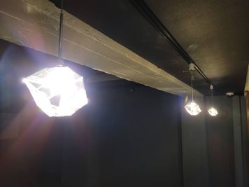 おしゃれなクリスタルライト☆ - レンタルスタジオBigTree 山科店の室内の写真