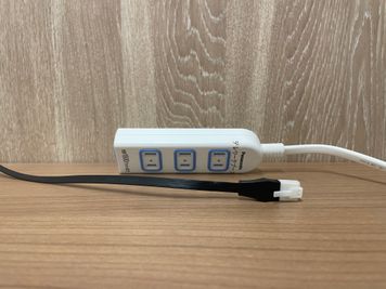 4口電源タップ - テレワークブース 池袋駅東口【 無料WiFi あり】 ブース27の設備の写真