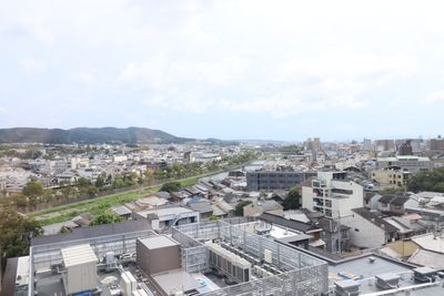 京都建物本社 メインホールの室内の写真