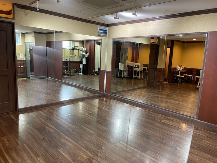 ダンススタジオ ( 最大8名、レッスン用 ) - DYLスタジオ