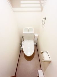 トイレは暖房便座、ウォシュレット付きです。 - my base 四条烏丸 テレワークや会議、英会話などに最適！の設備の写真