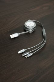 USB充電ケーブル Lightning(iPhone)、microUSB(Android)、USB Type-C（個室内に常備） - cocony武蔵小杉 北口店 完全個室ワークスペース武蔵小杉 北口店２（ラージ）の設備の写真