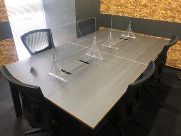 ５人掛け - BIZcomfort 志木 5名用会議室の設備の写真
