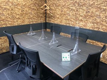 ５人掛け - BIZcomfort 志木 5名用会議室の設備の写真