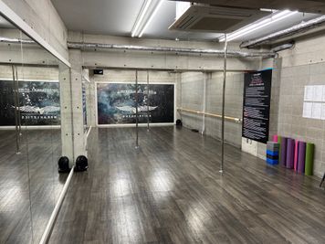 ポール設置後の写真（１）取り外し可能 - IMP STUDIO［中野店］ 24時間レンタルスタジオ | ダンス | 多目的スペース の室内の写真