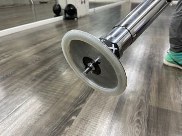 ポール下部、取り付け部分 - THE DOJO GYM (STUDIO)［中野店］ 24時間レンタルスタジオ | ダンス | 多目的スペース の設備の写真