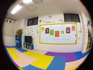 壁一面のホワイトボード - グローバルファミリーキャンパス 【東急東横線　綱島駅】おしゃれで、子供にも安全に使えるスペースの室内の写真