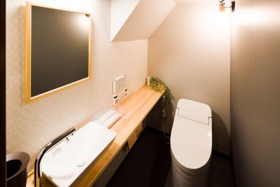 パウダールーム付きの広いトイレをご用意しております。 - addition(アディション） レンタルネイルサロンの室内の写真