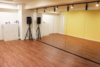 調節可能なスポットライト - 隠れ家レンタルスタジオ「STUDIO KK」 レンタルスタジオの室内の写真