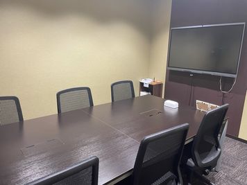 会議室 - BIZcomfort八王子 6名用会議室の室内の写真