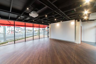 大鏡・スクリーン・家具などは、ご自由に開閉・移動いただけます！
※各設備のご利用後は、必ず原状復帰いただくようにお願いいたします。
 - U-SPACE　仙台宮城野店 Communityの室内の写真