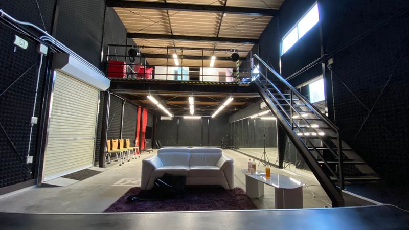 ダンススタジオ・ライブステージ併設 - LIVE CAPSULE 富士市