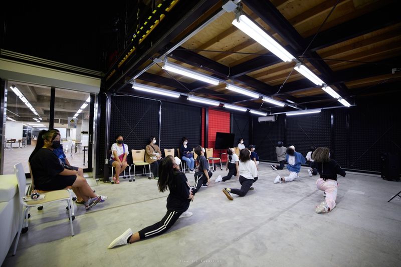 ダンススタジオ・ライブステージ併設 - LIVE CAPSULE 富士市