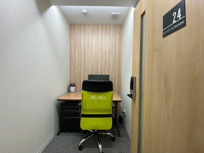 ブース24 - テレワークブース 池袋駅東口【 無料WiFi あり】