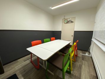 ミリヨン　シェアスペース 黄色ドアルームの室内の写真