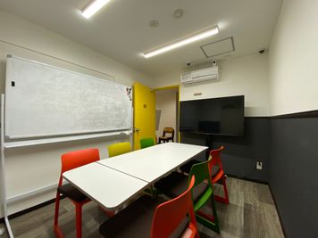 ミリヨン　シェアスペース 黄色ドアルームの室内の写真