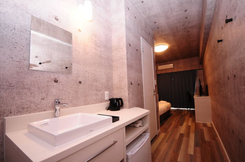 客室1（壁紙木目調）318号室 - JAPANESQUE