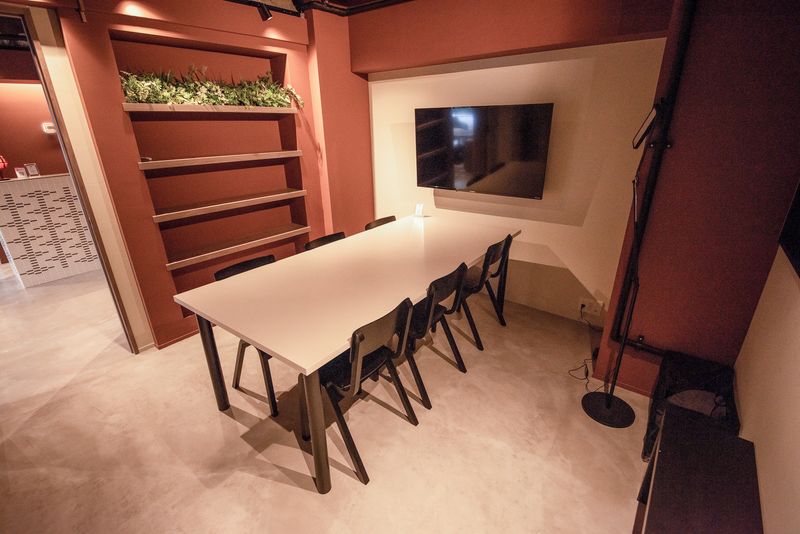 ミーティング スペース1（定員6名） - Blank