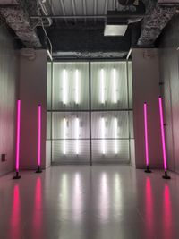 LEDチューブライトもご使用可能です！
(RGBカラー出力・床置き、壁付け可) - in the house / Shibuya "Gallery" 1Fの室内の写真