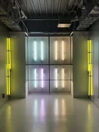LEDチューブライトもご使用可能です！
(RGBカラー出力・床置き、壁付け可) - in the house / Shibuya "Gallery" 1Fの室内の写真
