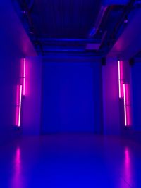 LEDチューブライトも設備として使用可能！(RBGカラー・床置き、壁付け可能) - in the house / Shibuya "Gallery" 2Fの室内の写真