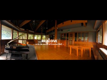 木造りがやわらかな響きを生み出します。 - acoustic studio REALOVE acoustic studio REALOVE (りあらぶ)の室内の写真