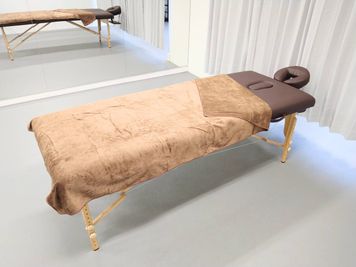 ・施術ベッド　(耐荷重800キロ)(無料) - シェア・スタジオ Bluebird《元町Aスタジオ》 レンタルスタジオの設備の写真