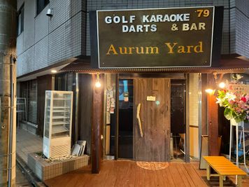 ゴルフ・カラオケ・ダーツ&バー　「Aurum Yard」 施設内の個室ブース。カラオケ設備あります。の入口の写真