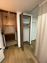【激安♪1時間980円】千葉駅レンタルサロン「ラクサロ」 施術ベッド付きレンタルサロンの室内の写真