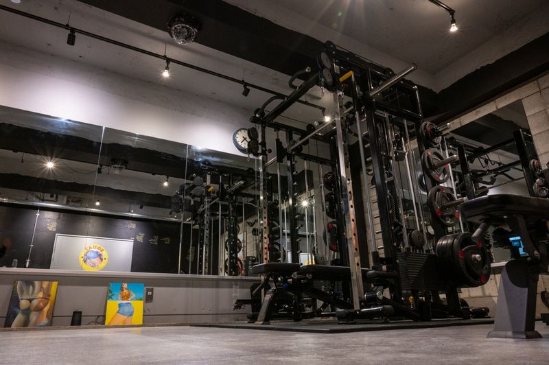 プライベートジム、ダンススタジオ、美容スタジオ、向ヶ丘遊園 - OSHIRI Factory おしり工場