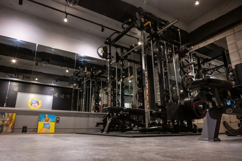 プライベートジム、ダンススタジオ、美容スタジオ、向ヶ丘遊園 - OSHIRI Factory おしり工場