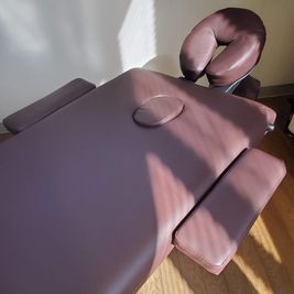 施術ベッド（折りたたみ式） - 高崎のレンタルサロンcarima 高崎市のレンタル撮影スタジオ｜carima高崎｜会議、セミナーにの設備の写真