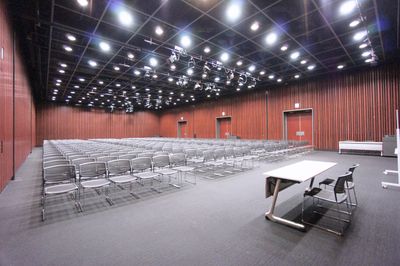 【ホールA+B+C】スクール形式は最大300名収容可能　音響機器も最新設備で高品質な空間　天井高5mで長時間でも快適 - 東京会議室 中野セントラルパークカンファレンス