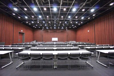【ホールA+B】スクール形式は最大150名収容可能　シアター形式は講演会にもおすすめ　 - 東京会議室 中野セントラルパークカンファレンス