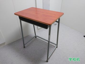 学校机 - 赤ばね防音部屋。 防音室付レンタルスペースの設備の写真