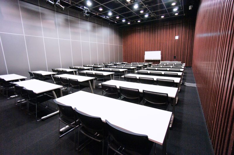 東京会議室 中野セントラルパークカンファレンス ホールC （B1階） [120㎡]の室内の写真
