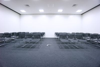 【ルーム3B】シアター形式最大48名ご利用可能　来場者がわかりやすい１階で説明会や面接会場として人気 - 東京会議室 中野セントラルパークカンファレンス