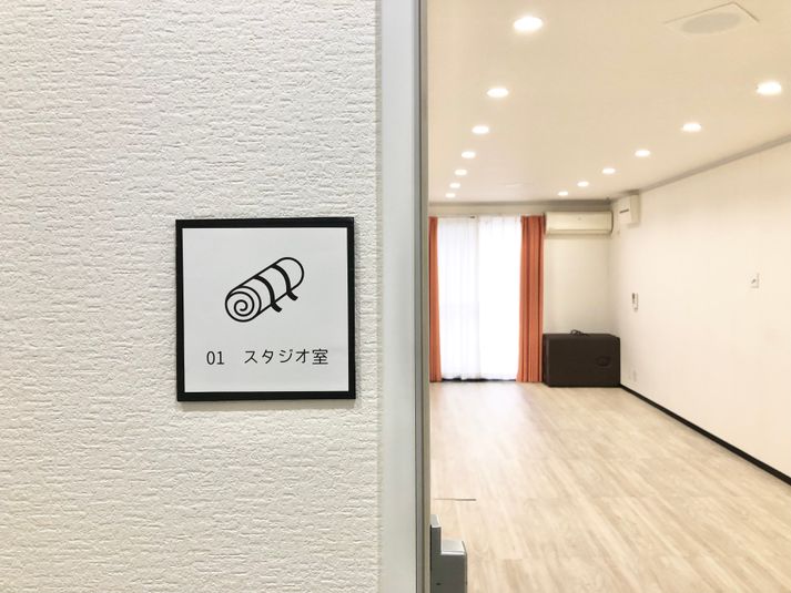 LQ天神橋三丁目ヨガスタジオ ２階スタジオ室（女性専用）の室内の写真