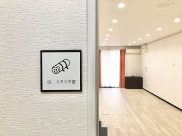 【女性専用/ダンスOK】天神橋筋商店街の小さなスタジオです・雨天でも傘不要（素足/靴下OK・シューズNG） - LQ天神橋三丁目ヨガスタジオ