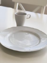 食器　大皿×2
　　　マグカップ×8 - レンタルスペース Odette レンタルスペースOdetteの設備の写真