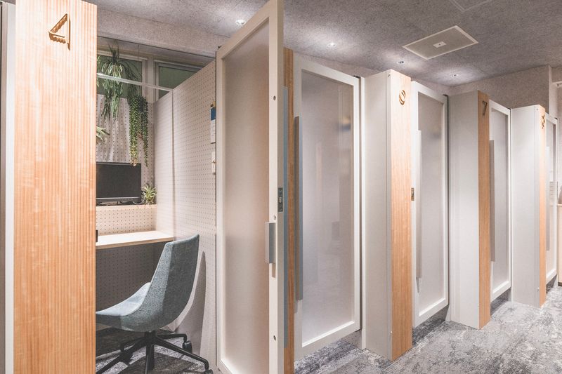 いいオフィス津田沼 by MACHI DESK コワーキングスペース／自習室の室内の写真