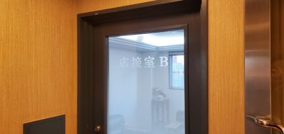 Workmedi新宿 Workmedi応接室Bの入口の写真