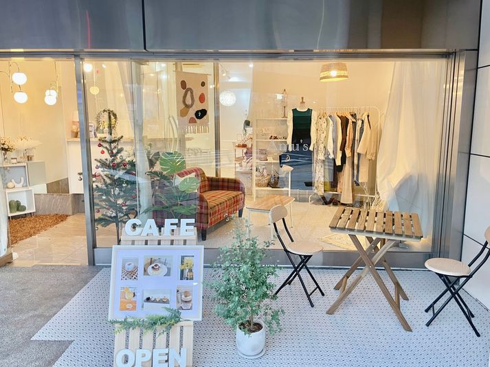 韓国っぽカフェ☕️スペース#本人不在の誕生日会 - Amu's cafe