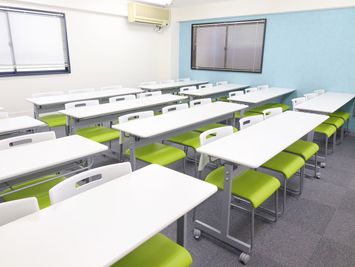 《RIVERLD神田》 【神田駅徒歩2分】最大32名/光回線Wifi/会議室/セミナーの室内の写真