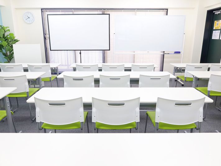 【神田駅徒歩2分】最大32名/光回線Wifi/会議室/セミナー - 《RIVERLD神田》