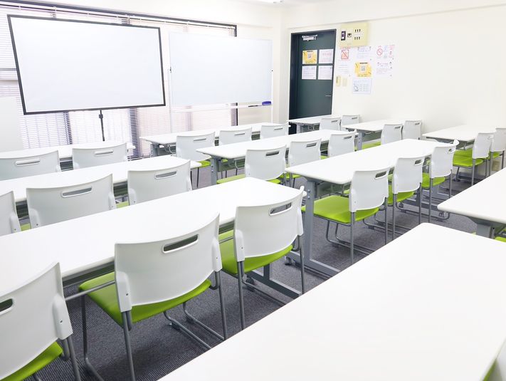 【神田駅徒歩2分】最大32名/光回線Wifi/会議室/セミナー - 《RIVERLD神田》