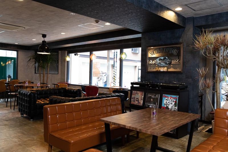 カフェ＆バー　スペース  - W Station