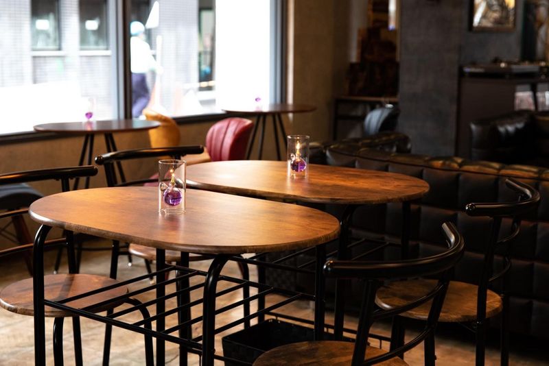 カフェ＆バー　スペース  - W Station