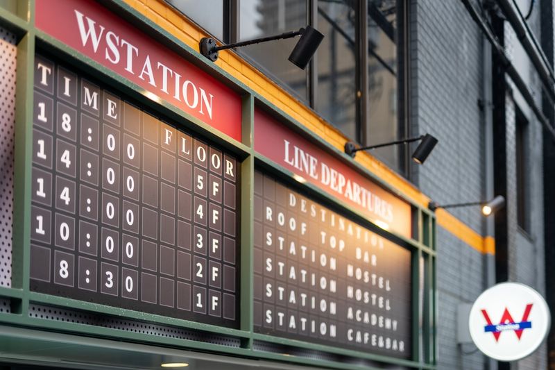 カフェ＆バー　スペース  - W Station