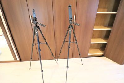 左：スマホ用三脚
右：タブレット用三脚 - 【元町】レンタルスタジオダンテ 元町レンタルスタジオDante(ダンテ) 5階Bスタジオの設備の写真